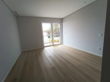 Apartamento T3 para Venda em Carcavelos e Parede