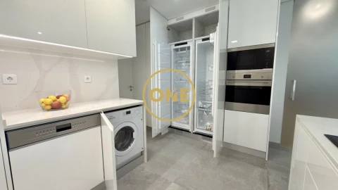 Apartamento T3 para Venda em Carcavelos e Parede