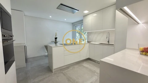 Apartamento T3 para Venda em Carcavelos e Parede