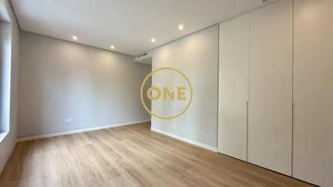 Apartamento T3 para Venda em Carcavelos e Parede