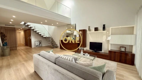 Apartamento T3 para Venda em Carcavelos e Parede