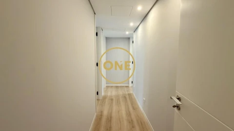 Apartamento T3 para Venda em Carcavelos e Parede