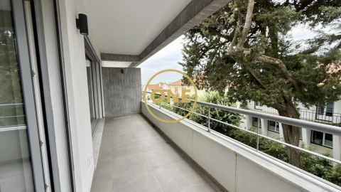 Apartamento T3 para Venda em Carcavelos e Parede