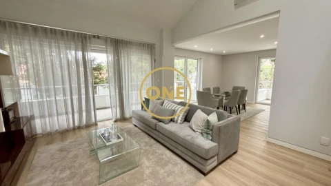 Apartamento T3 para Venda em Carcavelos e Parede