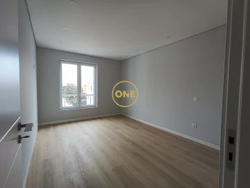 Apartamento T3 para Venda em Carcavelos e Parede