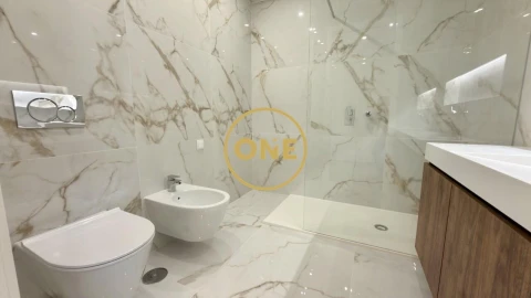 Apartamento T3 para Venda em Carcavelos e Parede