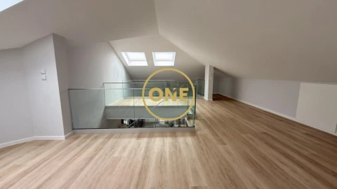 Apartamento T3 para Venda em Carcavelos e Parede