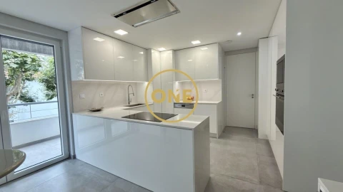 Apartamento T3 para Venda em Carcavelos e Parede