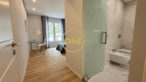 Apartamento T3 para Venda em Carcavelos e Parede