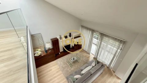 Apartamento T3 para Venda em Carcavelos e Parede