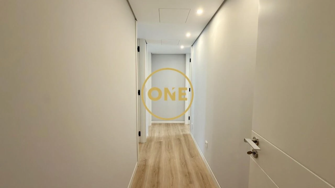 Apartamento T3 para Venda em Carcavelos e Parede Foto 24
