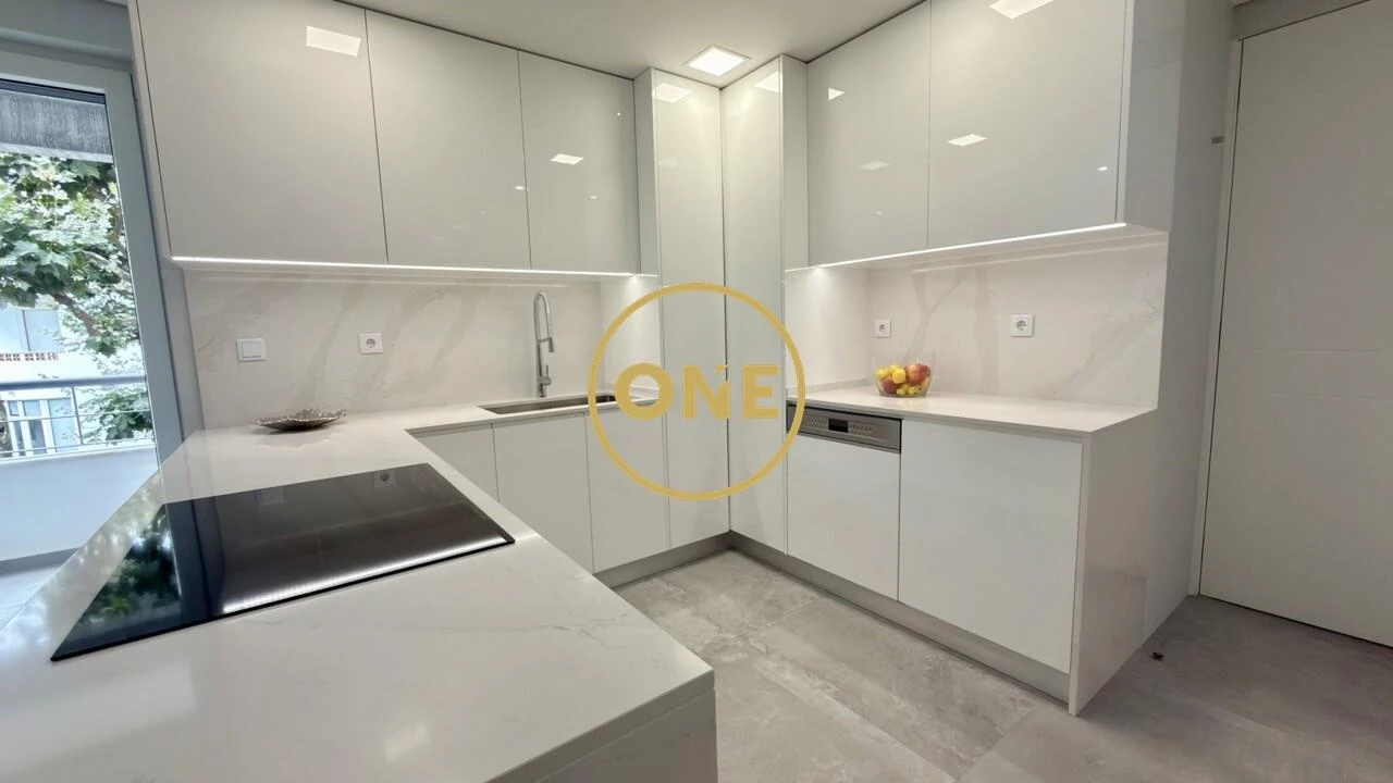 Apartamento T3 para Venda em Carcavelos e Parede Foto 5