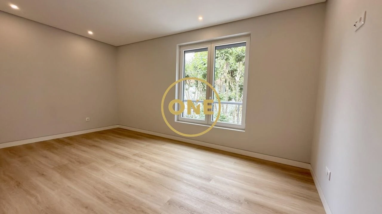 Apartamento T3 para Venda em Carcavelos e Parede Foto 38