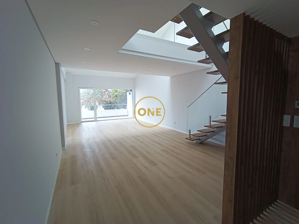 Apartamento T3 para Venda em Carcavelos e Parede Foto 25