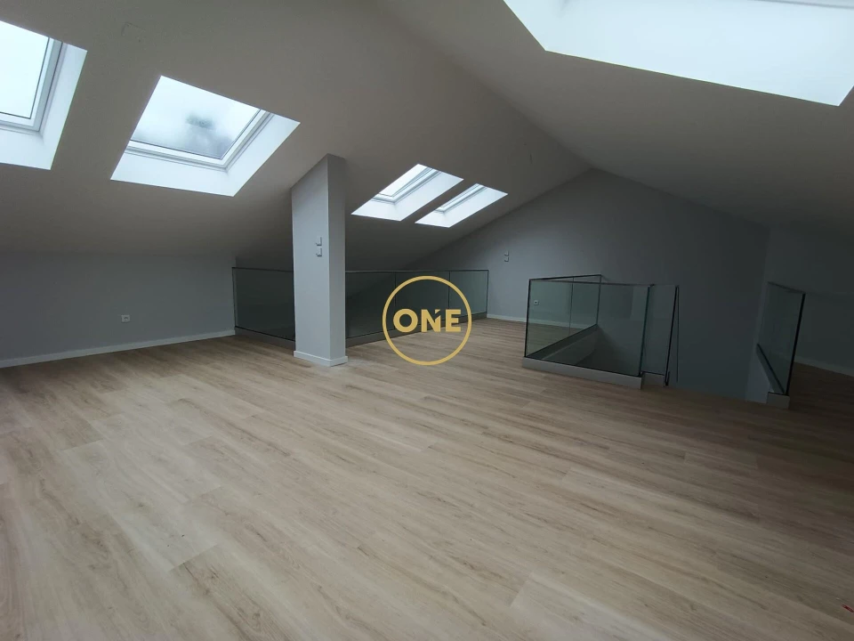Apartamento T3 para Venda em Carcavelos e Parede Foto 8