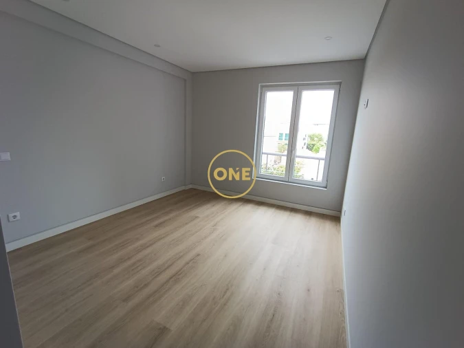 Apartamento T3 para Venda em Carcavelos e Parede Foto 17