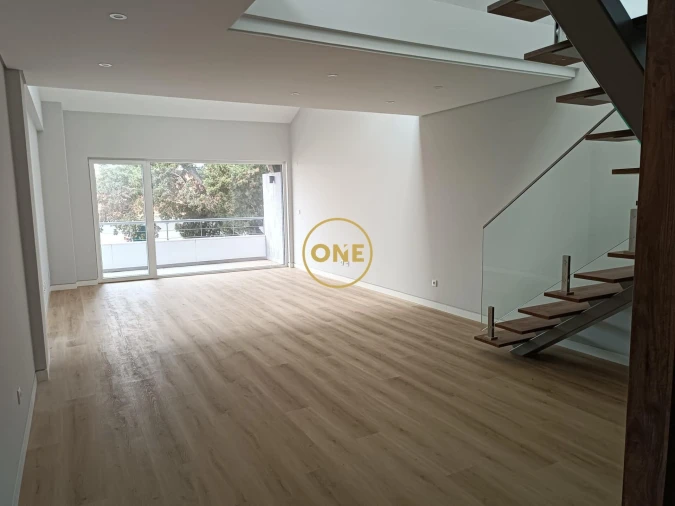 Apartamento T3 para Venda em Carcavelos e Parede Foto 24