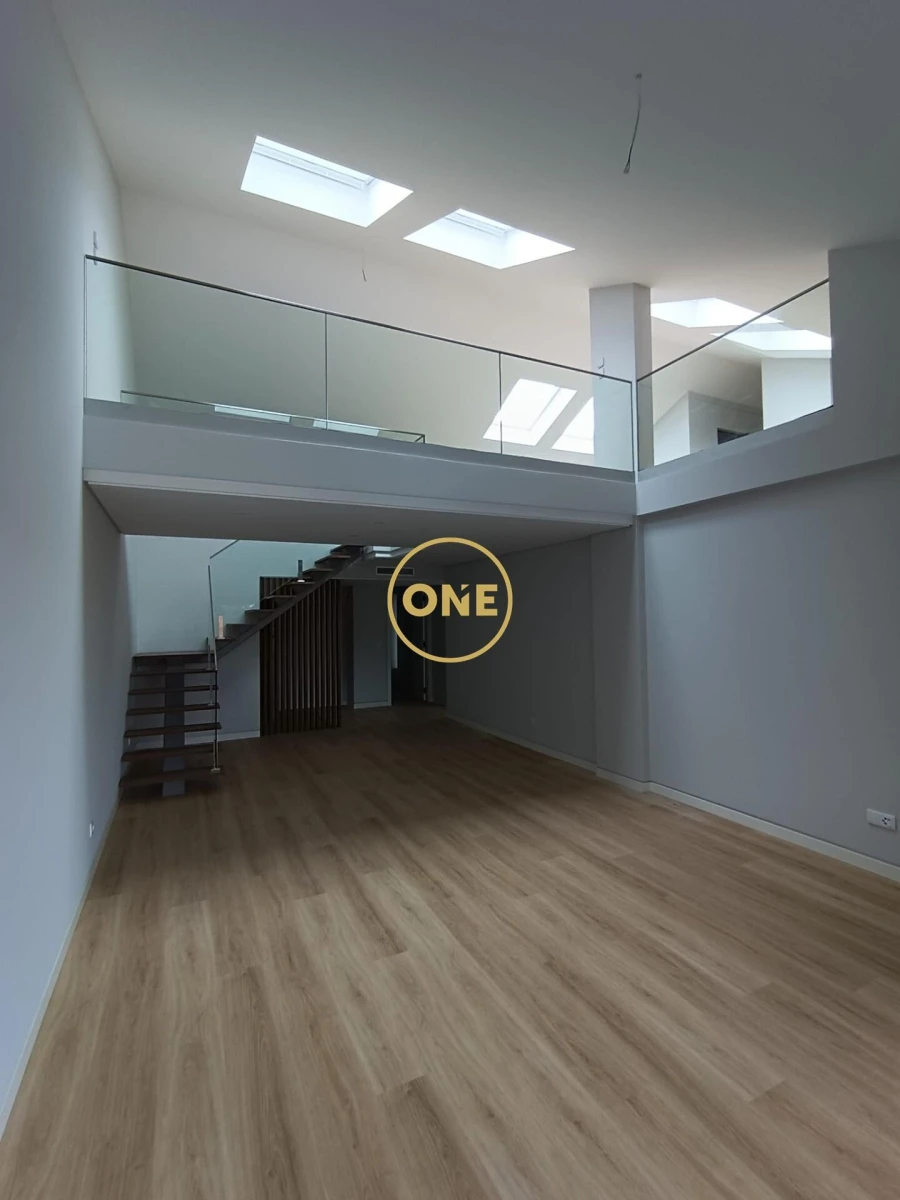 Apartamento T3 para Venda em Carcavelos e Parede Foto 11