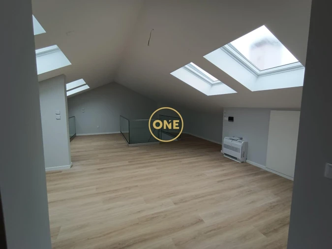 Apartamento T3 para Venda em Carcavelos e Parede Foto 10