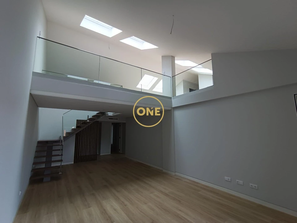 Apartamento T3 para Venda em Carcavelos e Parede Foto 12