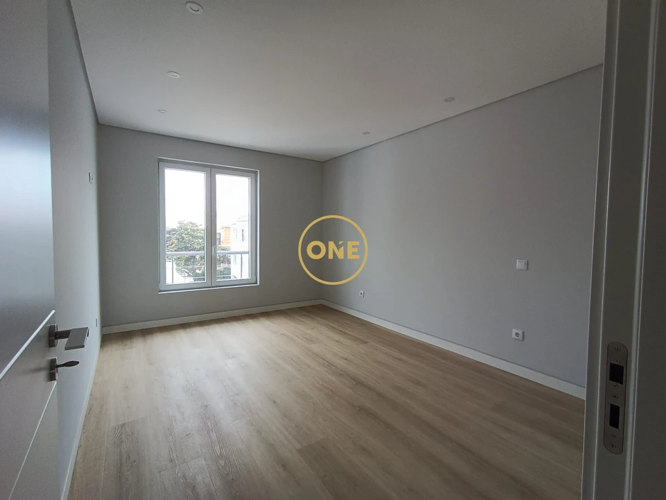 Apartamento T3 para Venda em Carcavelos e Parede Foto 15