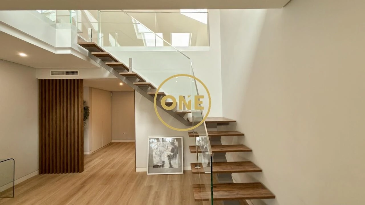 Apartamento T3 para Venda em Carcavelos e Parede Foto 12
