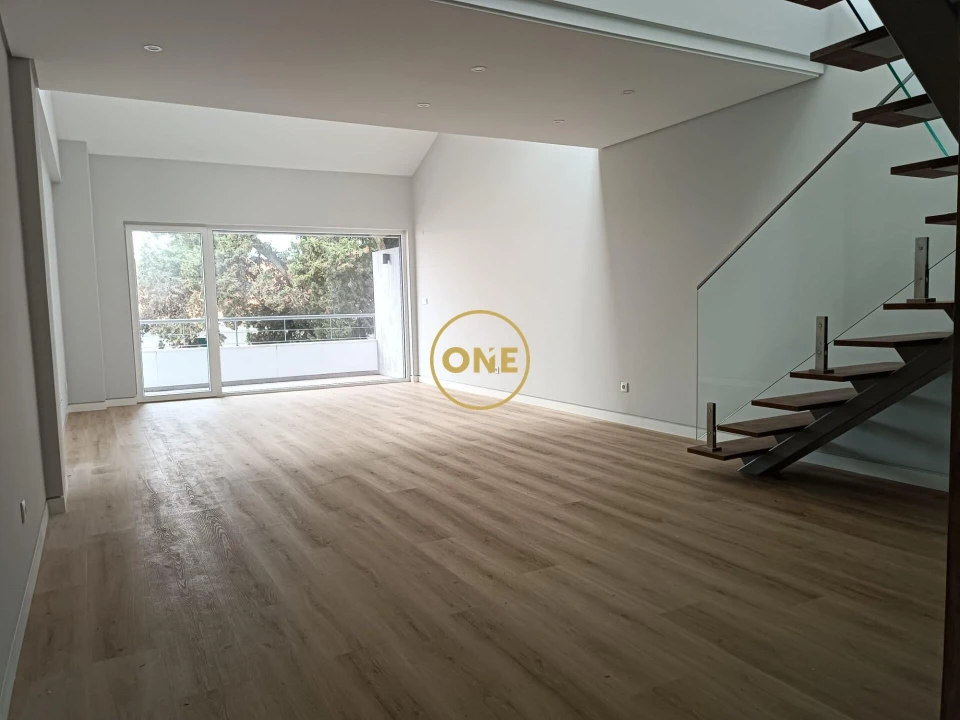 Apartamento T3 para Venda em Carcavelos e Parede Foto 23