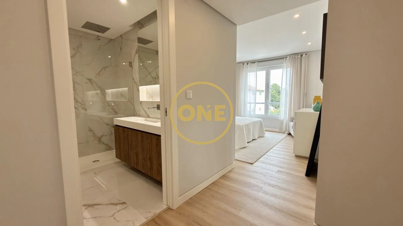 Apartamento T3 para Venda em Carcavelos e Parede Foto 26