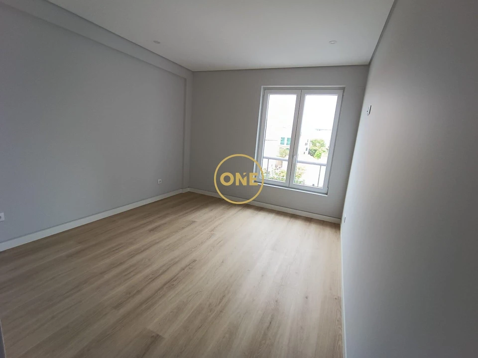 Apartamento T3 para Venda em Carcavelos e Parede Foto 18