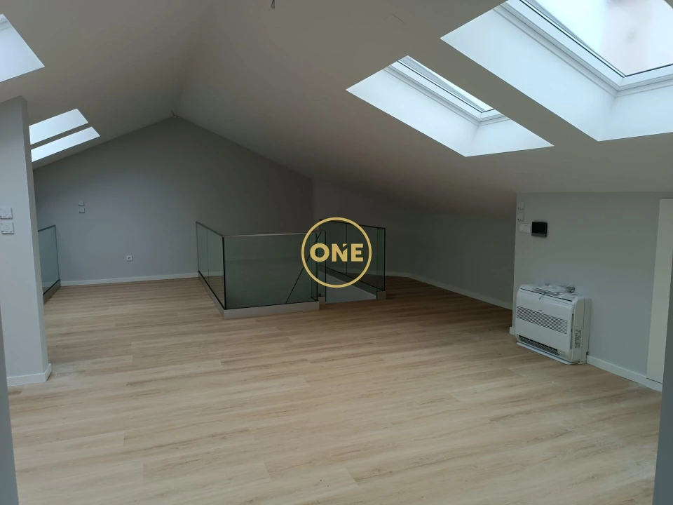 Apartamento T3 para Venda em Carcavelos e Parede Foto 9
