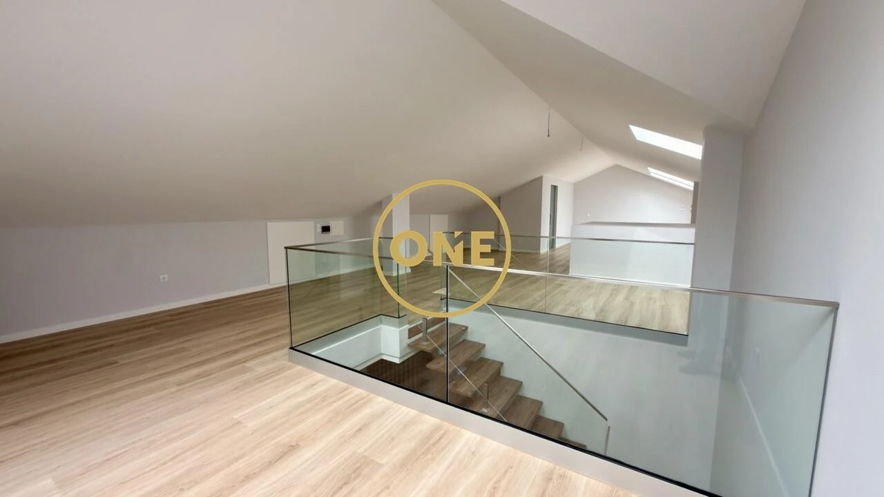 Apartamento T3 para Venda em Carcavelos e Parede Foto 45