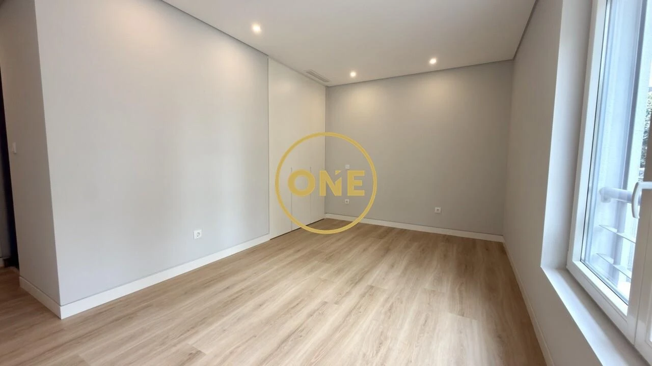 Apartamento T3 para Venda em Carcavelos e Parede Foto 39
