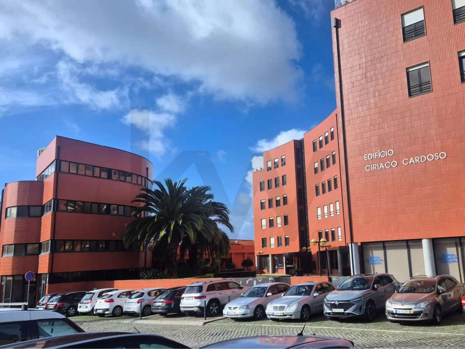 Apartamento T2 para Arrendamento em Lordelo do Ouro e Massarelos Foto 22