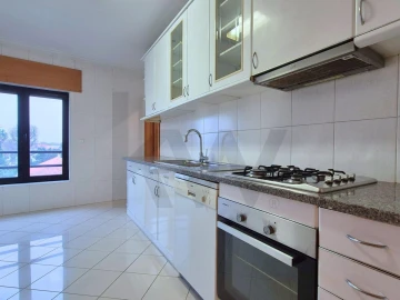 Apartamento T2 para Arrendamento em Lordelo do Ouro e Massarelos