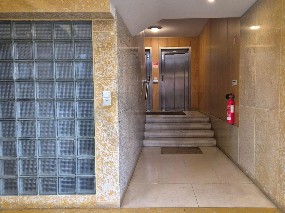 Apartamento T2 para Arrendamento em Lordelo do Ouro e Massarelos Foto 19