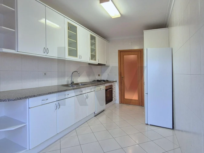 Apartamento T2 para Arrendamento em Lordelo do Ouro e Massarelos Foto 8