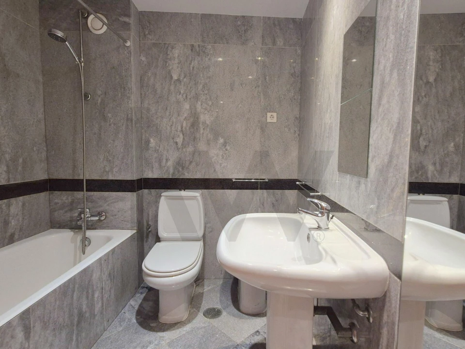 Apartamento T2 para Arrendamento em Lordelo do Ouro e Massarelos Foto 15