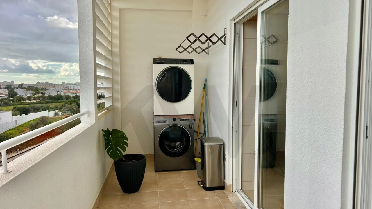 Apartamento T3 para Arrendamento em Estômbar e Parchal Foto 17