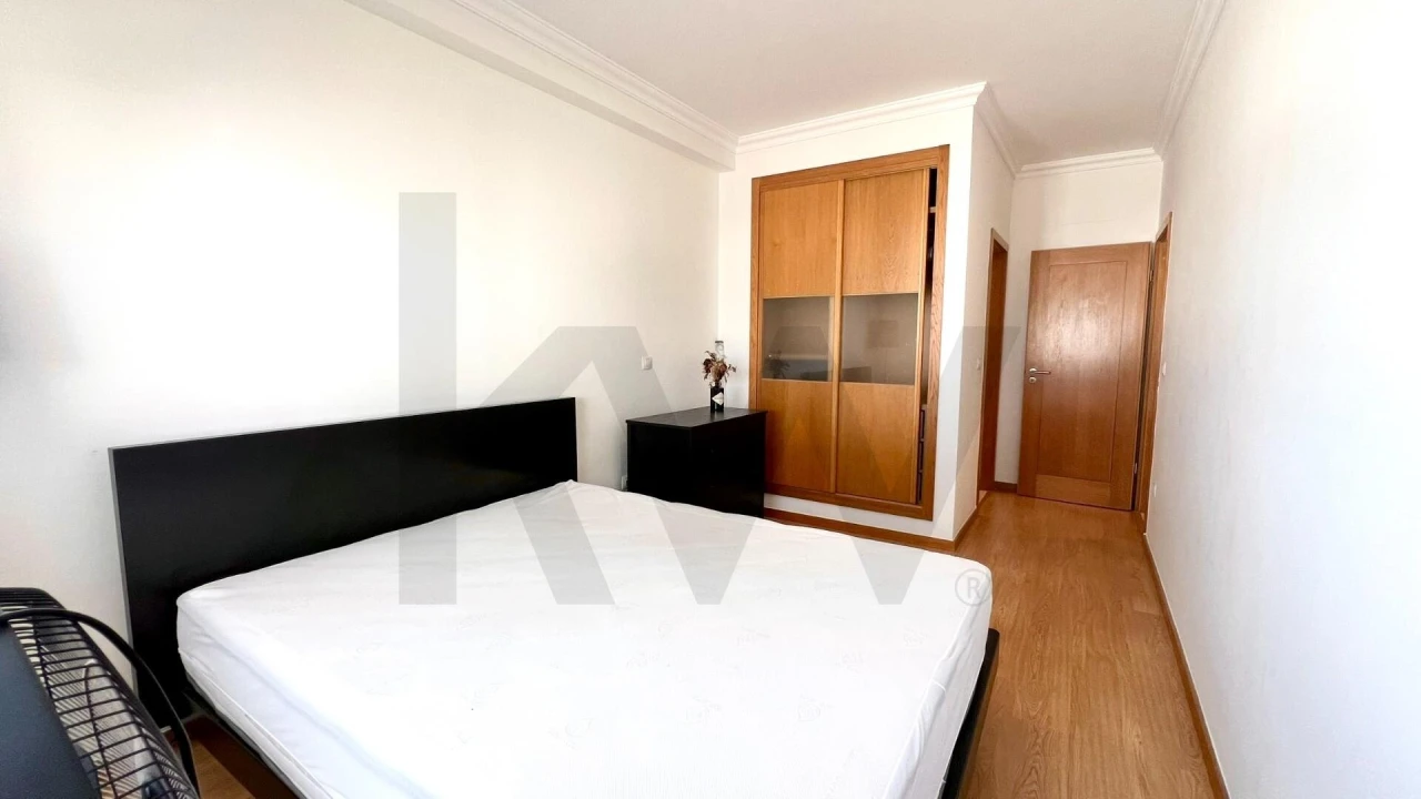Apartamento T3 para Arrendamento em Estômbar e Parchal Foto 7