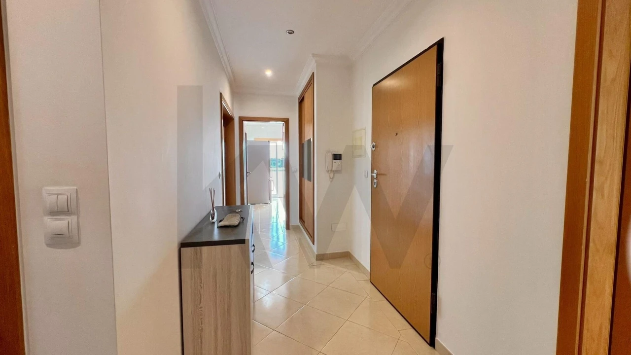 Apartamento T3 para Arrendamento em Estômbar e Parchal Foto 4