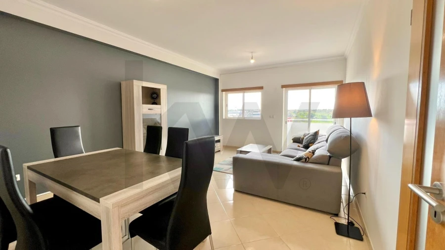 Apartamento T3 para Arrendamento em Estômbar e Parchal Foto 2