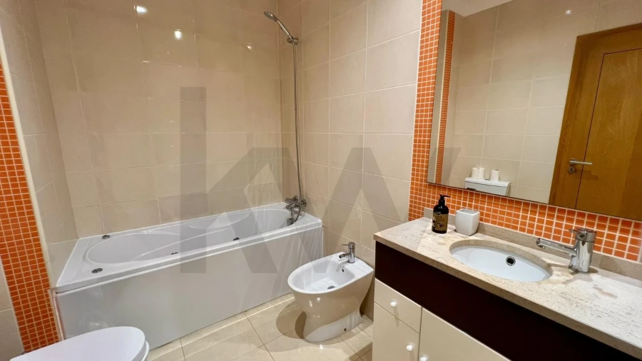 Apartamento T3 para Arrendamento em Estômbar e Parchal Foto 16