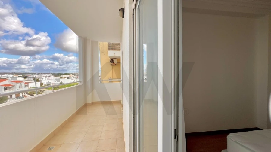 Apartamento T3 para Arrendamento em Estômbar e Parchal Foto 12