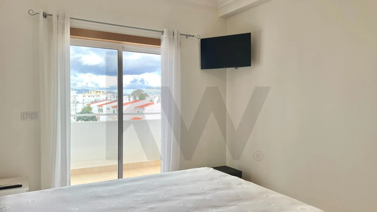 Apartamento T3 para Arrendamento em Estômbar e Parchal Foto 11