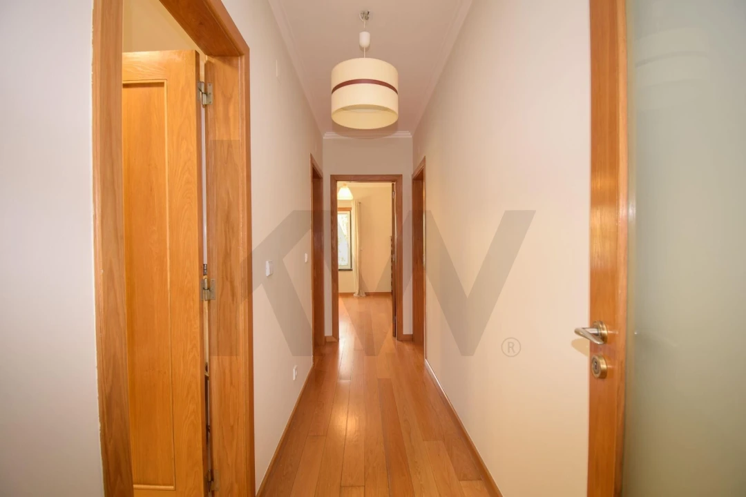 Apartamento T3 para Arrendamento em São Domingos de Rana Foto 9