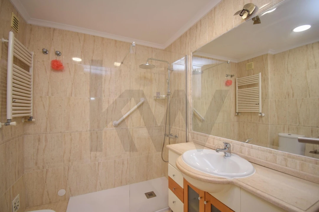 Apartamento T3 para Arrendamento em São Domingos de Rana Foto 12