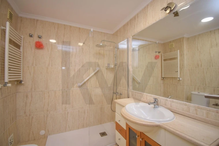 Apartamento T3 para Arrendamento em São Domingos de Rana Foto 12