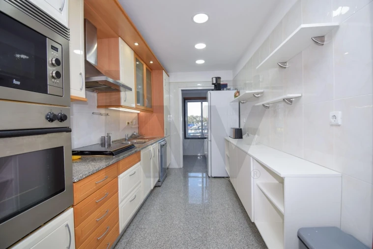 Apartamento T3 para Arrendamento em São Domingos de Rana Foto 19