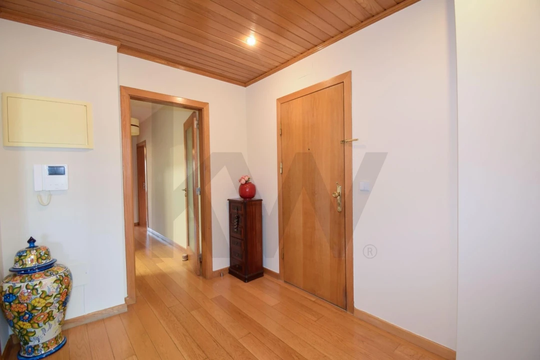 Apartamento T3 para Arrendamento em São Domingos de Rana Foto 8