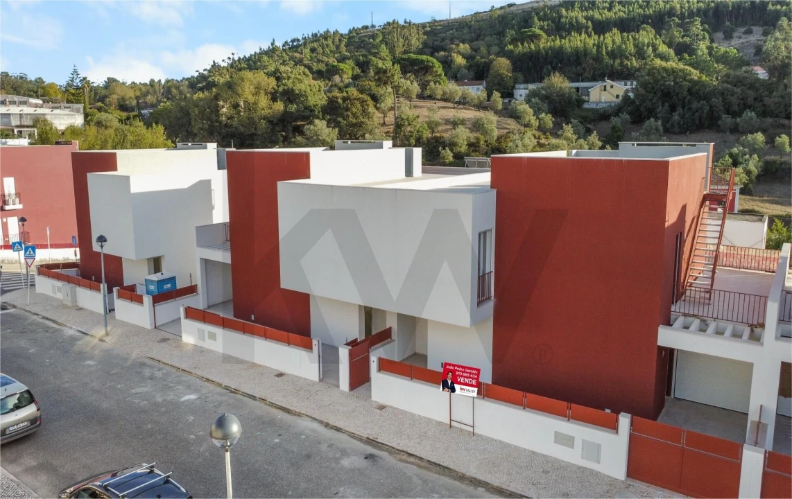 Moradia T4 para Venda em Lousa Foto 1